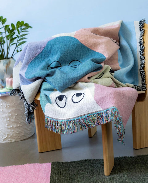 Studio Arhoj Throw Blanket | Familia