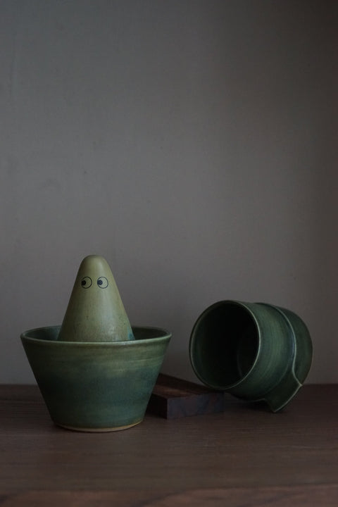 Wilson & Emho Ceramics | Forest green glazed tapered mug with handle (Pre-order)