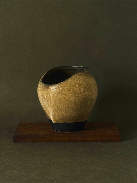 Wilson Ceramics | Puffer speckle vase #8