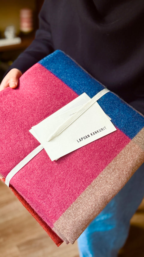 Lapuan Kankurit | RUUSA wool blanket (Heather Cinnamon Blue)