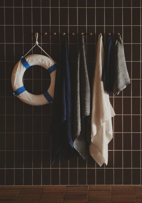 Lapuan Kankurit KUOHU Linen Towel (Black Blueberry)