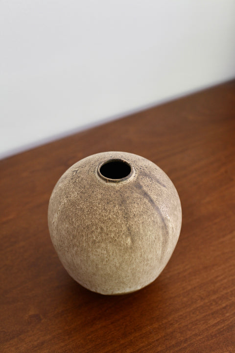 Wilson & Emho Ceramics | Puffer speckle vase #3
