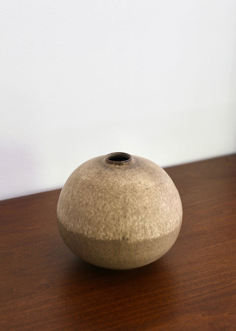 Wilson & Emho Ceramics | Puffer speckle vase #4