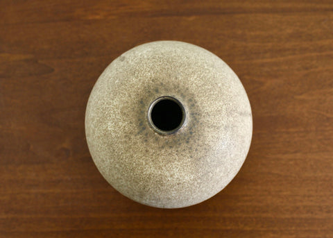 Wilson & Emho Ceramics | Puffer speckle vase #4
