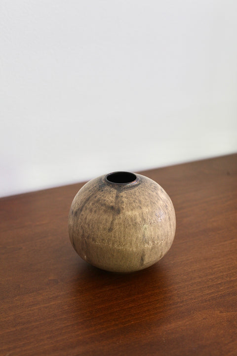 Wilson & Emho Ceramics | Puffer speckle vase #5