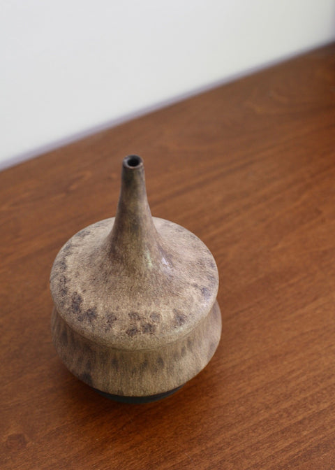 Wilson & Emho Ceramics | Puffer speckle vase #6